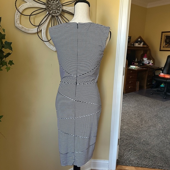 White House black market dress - Picture 6 of 6